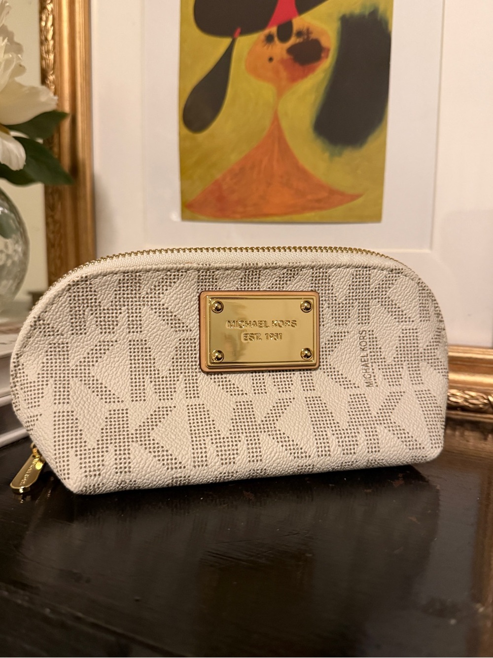 Michael Kors Signature Cosmetic Pouch in Vanilla White NW